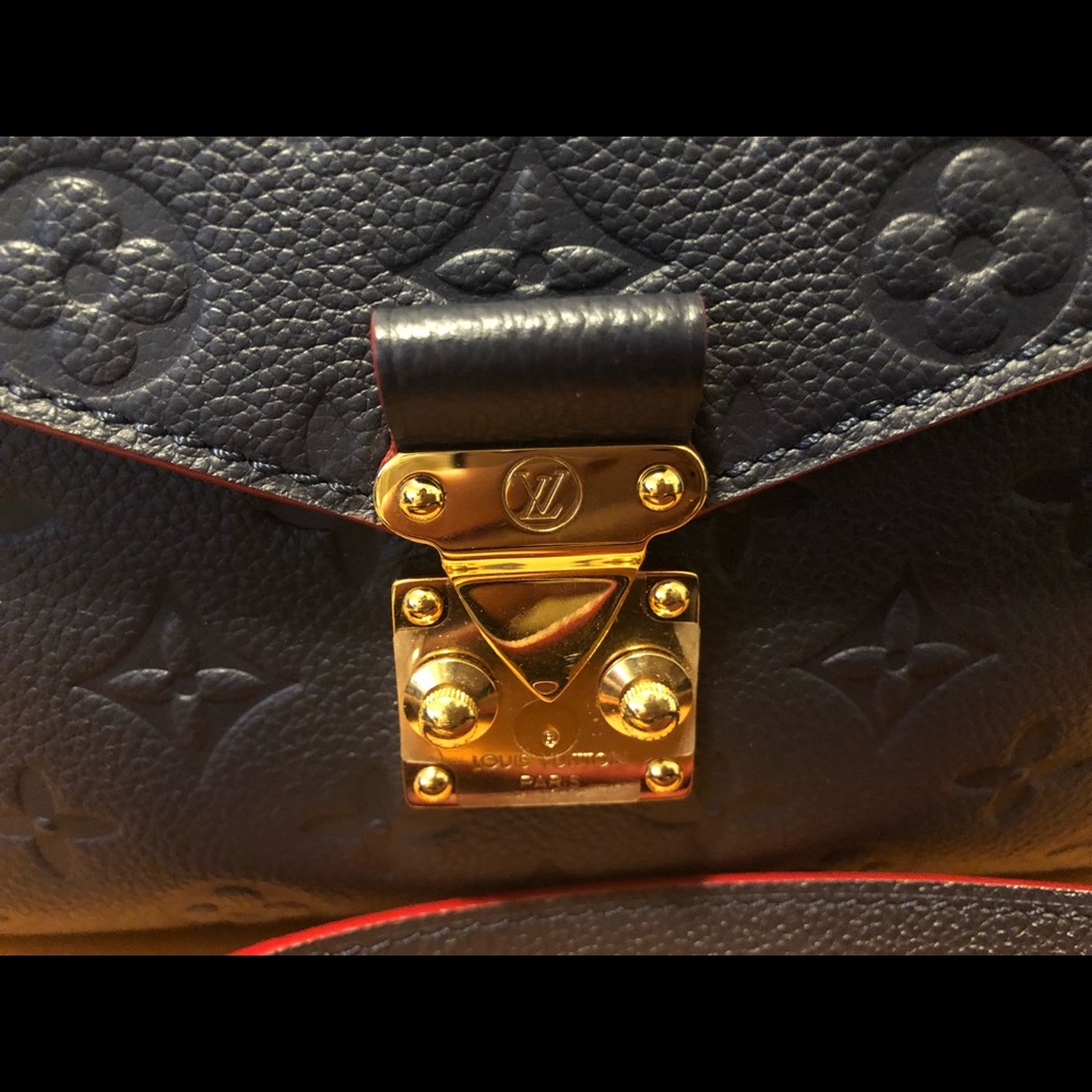 Sold! Authentic louis vuitton pochette metis - Picture 3 of 8